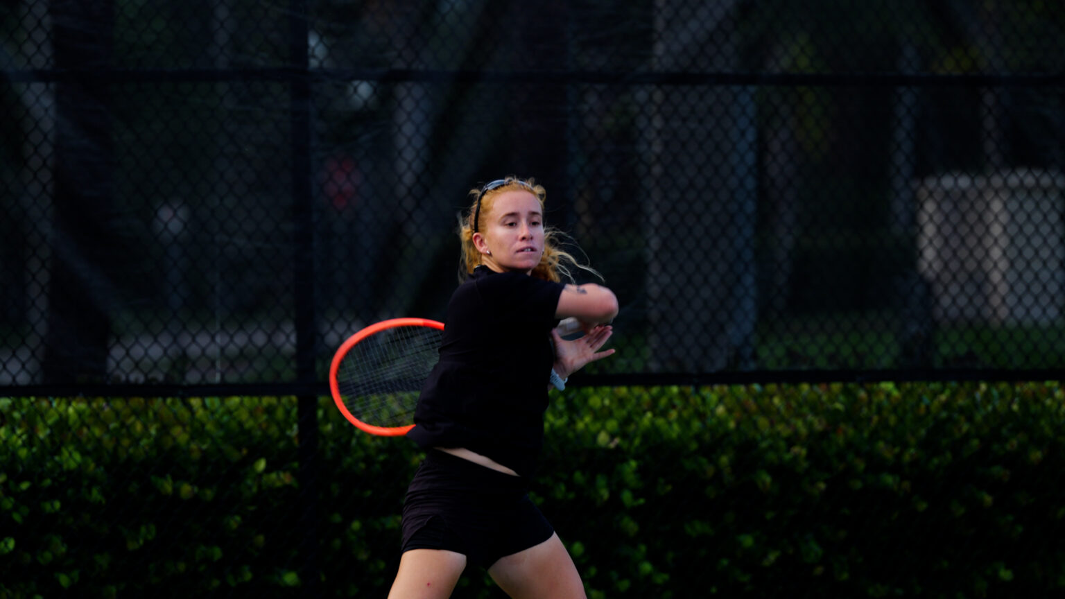 Sandra Alonso finishing a forehand